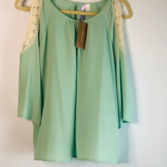 Mint Cold Shoulder Lace Sleeve Size L Francesca’s - Picture 1 of 7